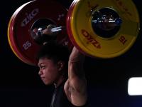 德国举重选手夺金牌展现强者风采