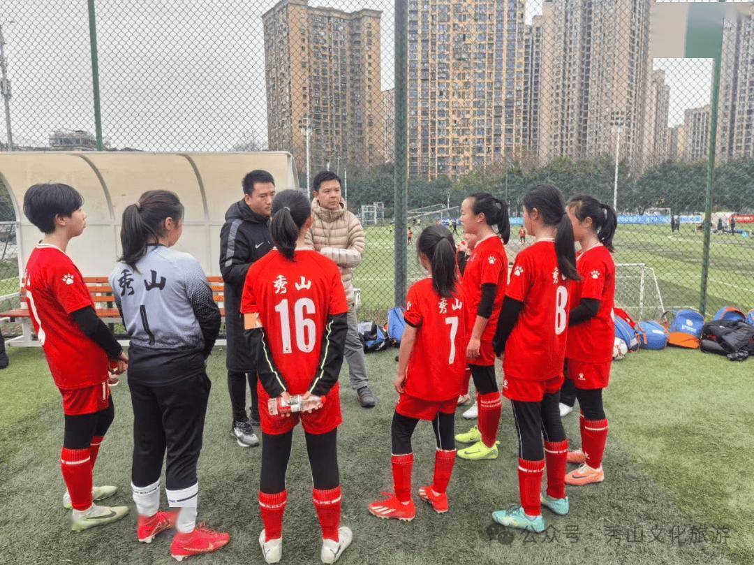 九游体育入口-优秀运动员在女子足球比赛中大放异彩