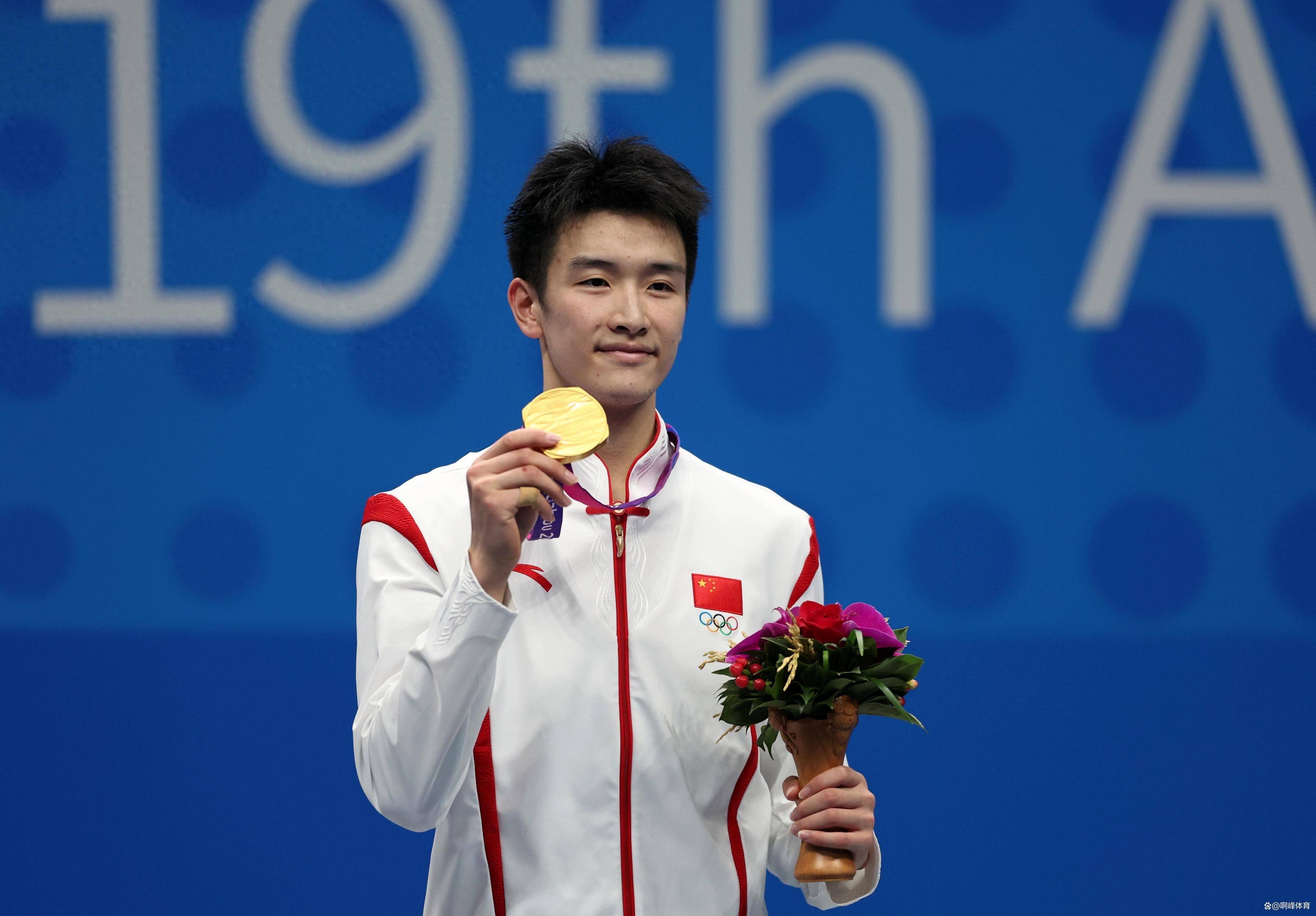 日本选手击败对手,获得游泳比赛冠军 日本选手击败对手,获得游泳比赛冠军