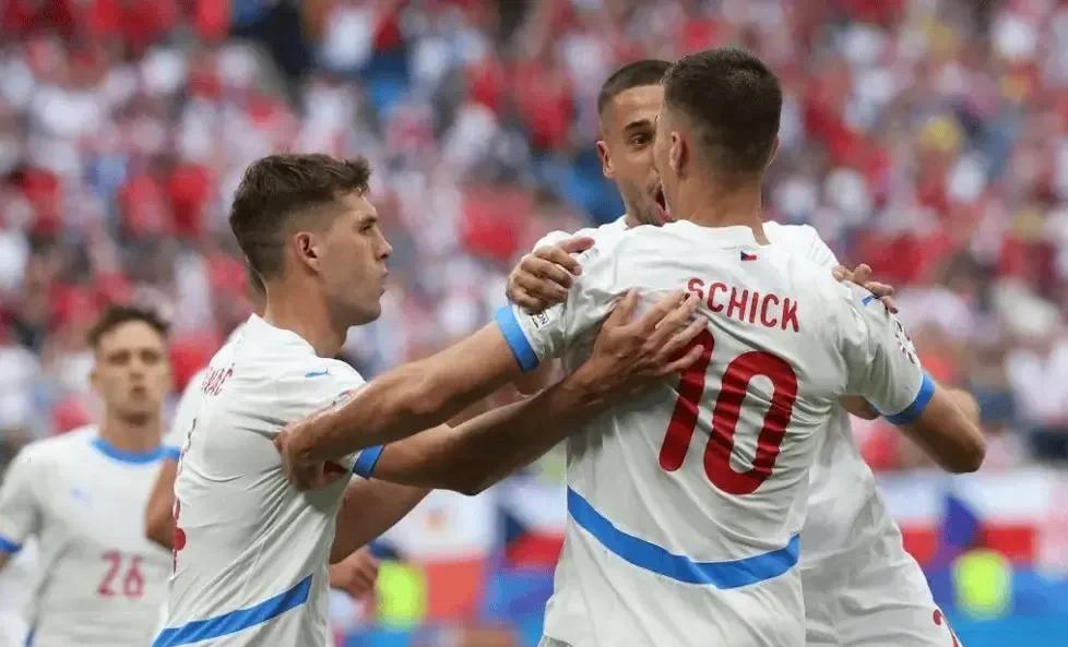 关于比利时遭遇法国,欧预赛四强之争激烈开展!的信息 关于比利时遭遇法国,欧预赛四强之争激烈开展!的信息