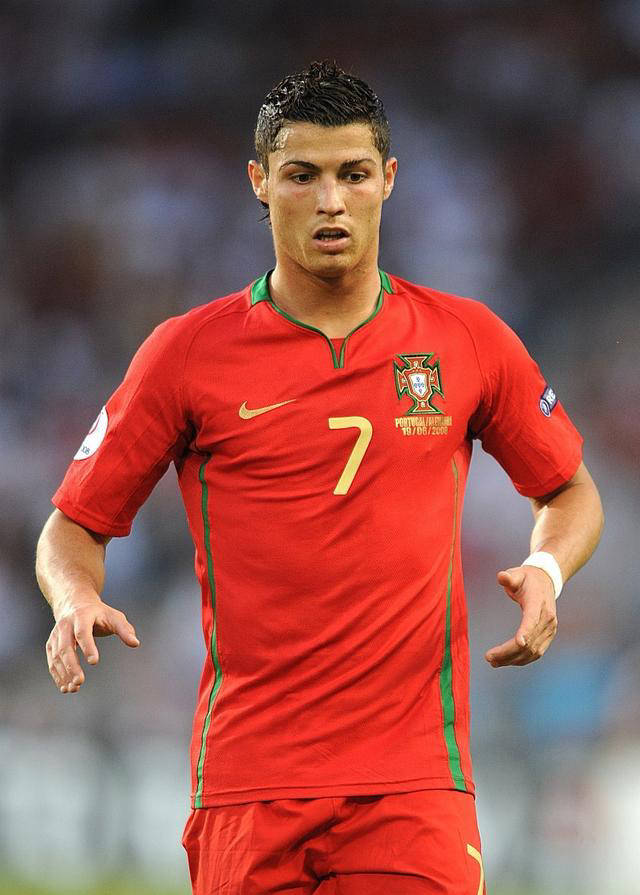 葡萄牙踢球队在比赛中展现强大实力 葡萄牙踢球队在比赛中展现强大实力