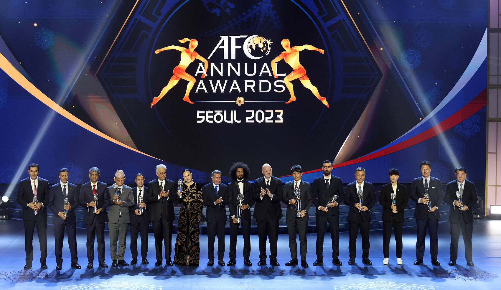 意大利足球联赛奖项揭晓,各奖项得主亮相 意大利足球联赛奖项揭晓,各奖项得主亮相